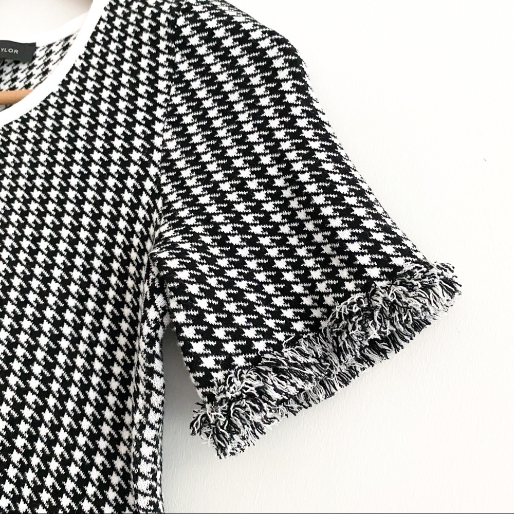 🌻 ANN TAYLOR Black White Print Sweater Fringe Top - Picture 6 of 7